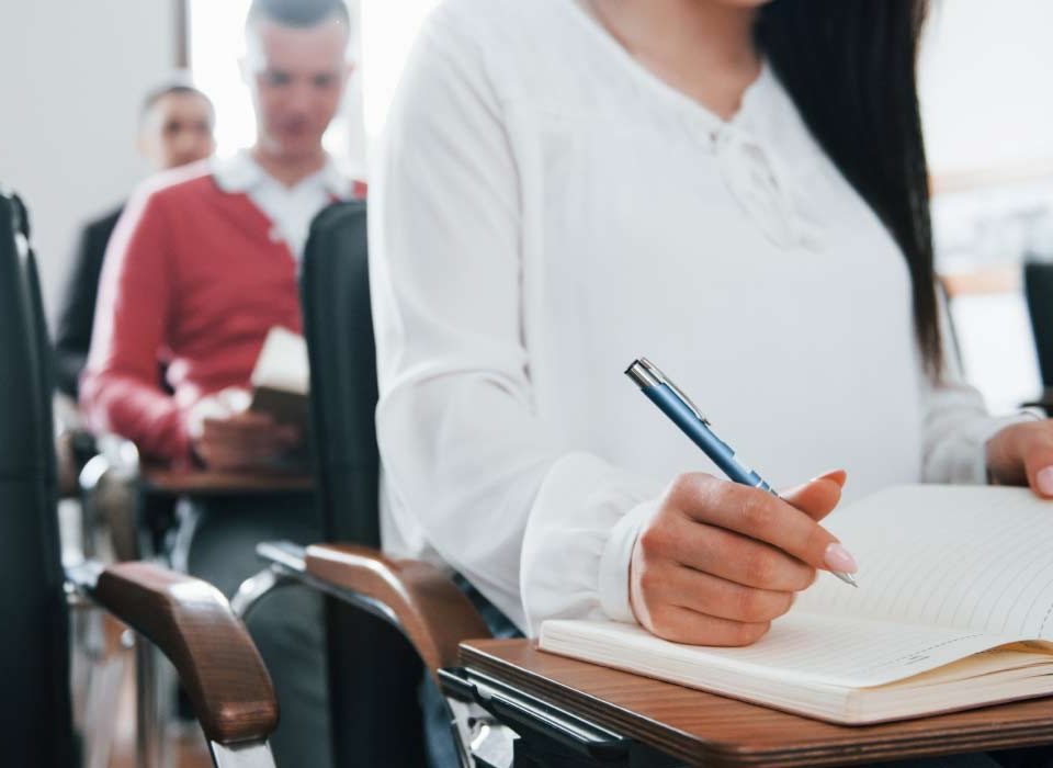 Docenti abilitati all’estero: percorsi INDIRE, ma non per tutti: attivati i ricorsi
